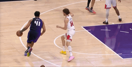 png电子平台动作有点大！帕威防守中推翻德文-卡特 被吹一级恶意犯规