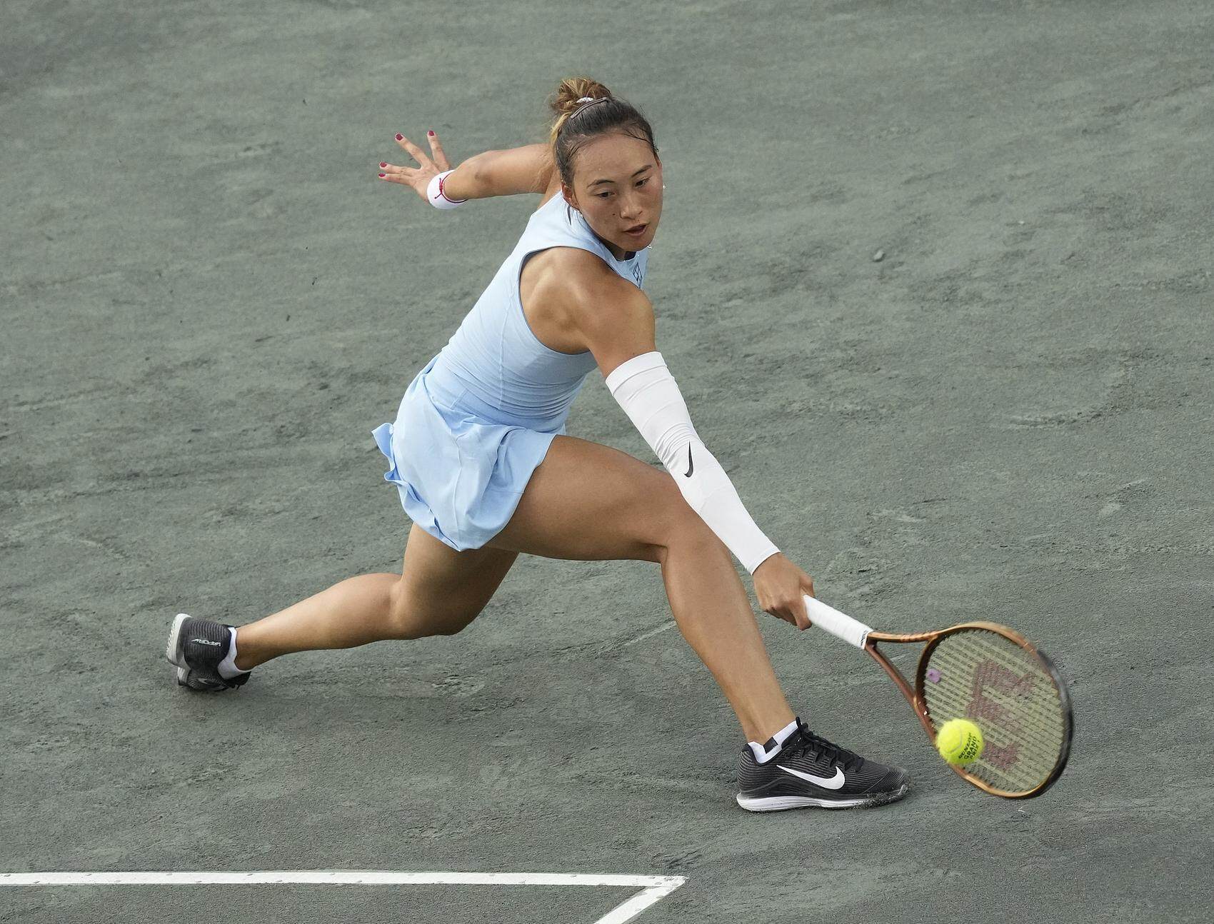 【WTA查尔斯顿站】郑钦文复仇萨卡里，晋级16强