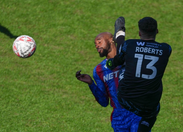 png电子水晶宫主帅：马特塔将佩戴头盔上场比赛，类似当年切赫那样