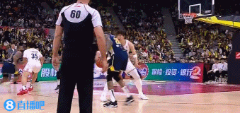 png电子官网😎巧打洛夫顿！吉伦沃特篮下点飞防守单臂砸扣