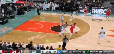 电子png游戏😮今天要爆！巴特尔追身三分再进！个人首节三分7中6轰18分了！