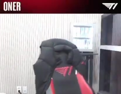 png电子这么丝滑？！和Doran玩得很开心，Oner笑到从椅子上摔下来