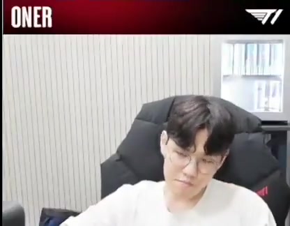 电子png游戏Oner：大概看了下皮肤原画很帅，我觉得今年的设计比去年的好很多