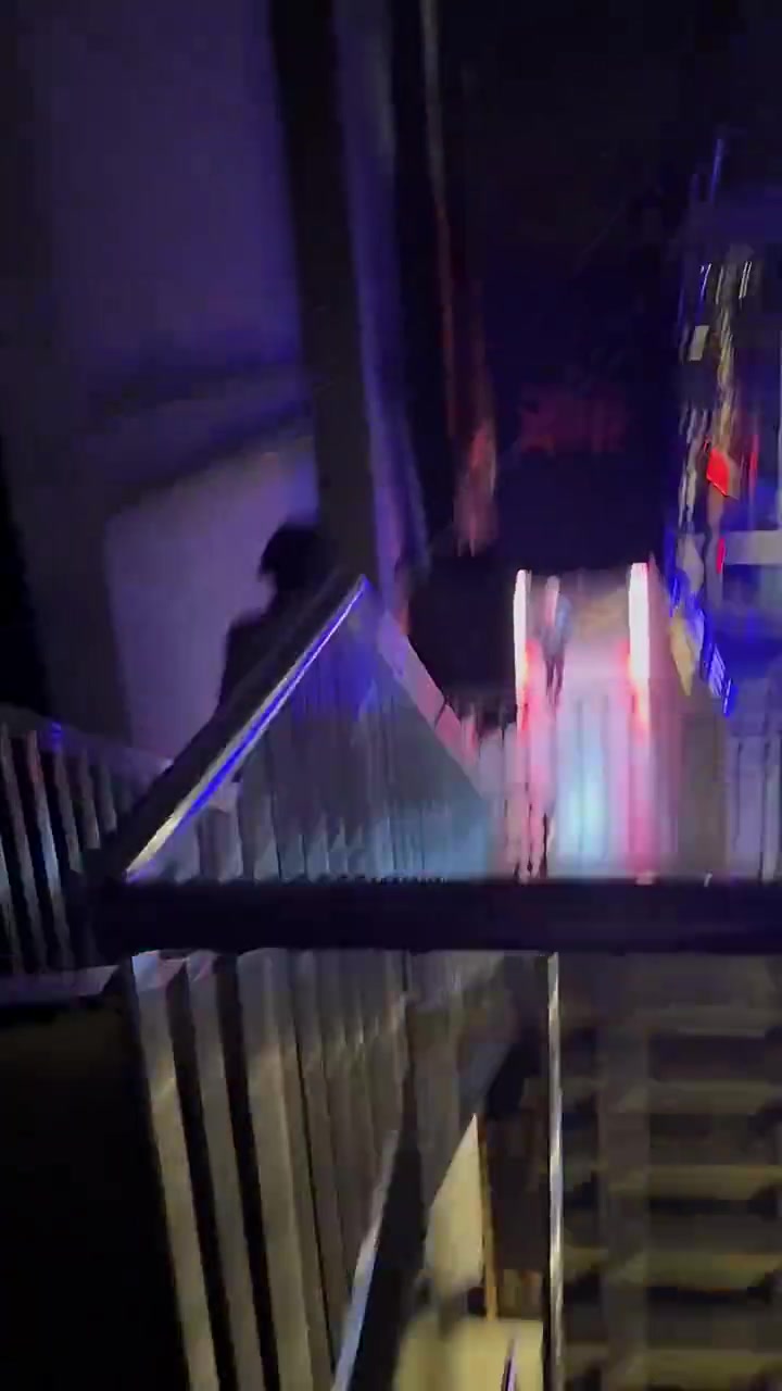 png电子iG分享绝地翻盘战胜JDG的后台反应：Daeny教练冲出休息室迎接队员