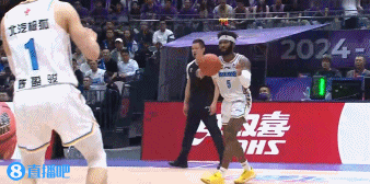 电子png游戏火药味！陈盈骏冲击篮筐和孟子凯发生摩擦 最终吹后者技术犯规
