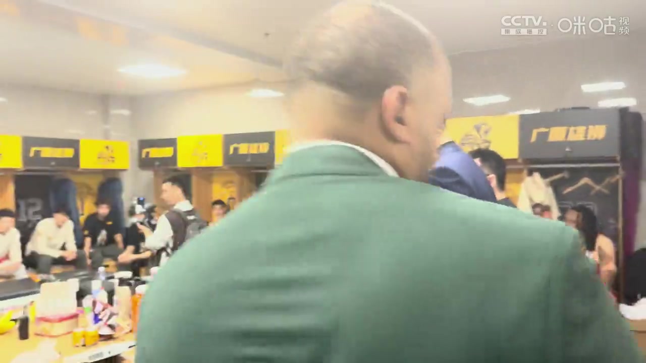 png电子好好休息备战半决赛！王博更衣室喊话：大家都很好完成了赛前安排