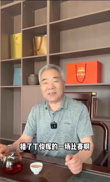 png电子丁俊晖父亲：人要学会拿镜子照自己 不要总拿电筒照别人缺点