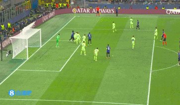 png电子邓弗里斯掷手榴弹，图拉姆头球一点，恰尔汗奥卢抽射偏出