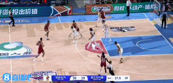 png电子建奇功！纳托尔三分颠进 随后外线再度出手压哨三分正中靶心