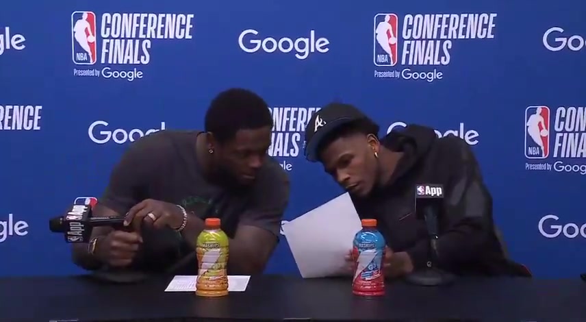 png电子平台这是在笑谁😂？爱德华兹&兰德尔赛后看到技术统计都绷不住了...