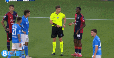 png电子平台半场-那不勒斯暂1-0卡利亚里 麦克托米奈精彩凌空侧勾破门